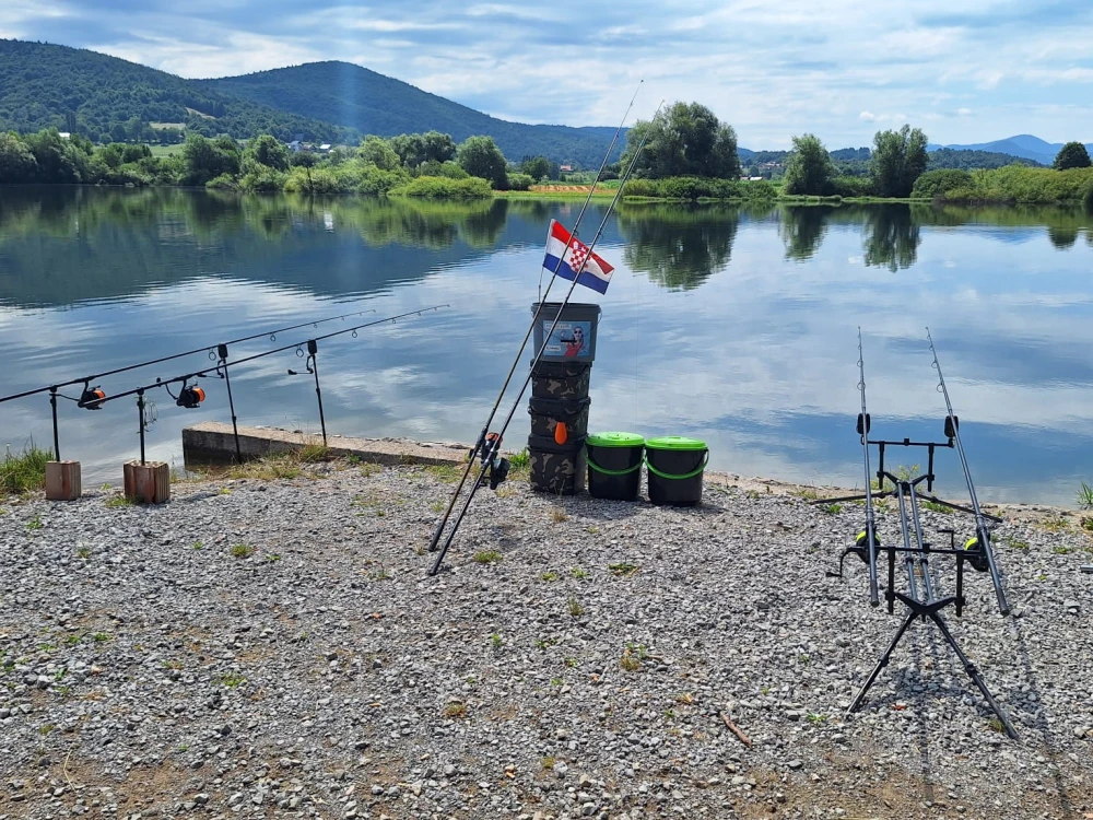 Tri ribe prve noći i odlična atmosfera
